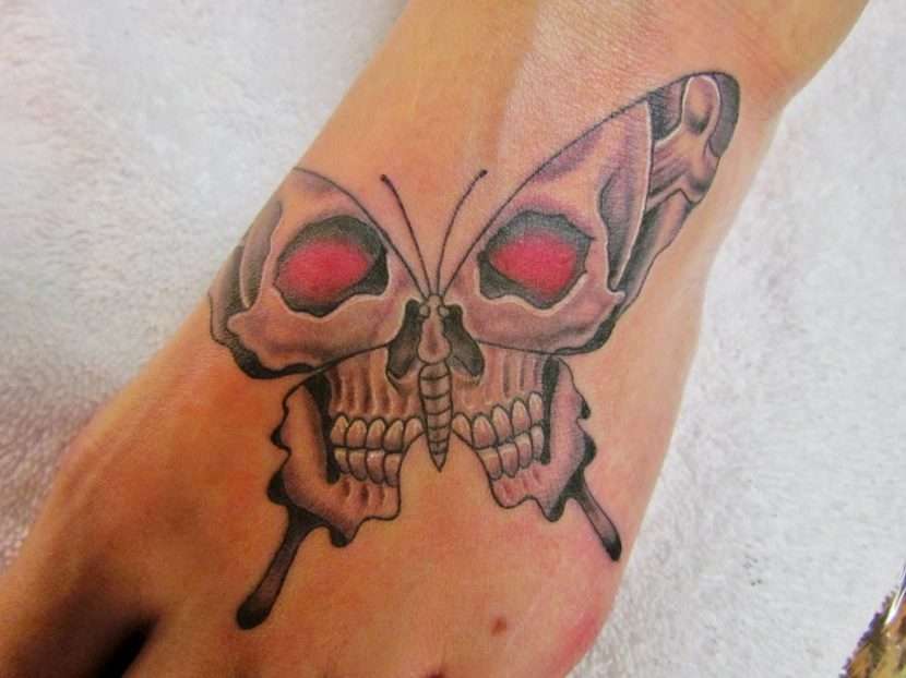 Tatuaje calavera mariposa
