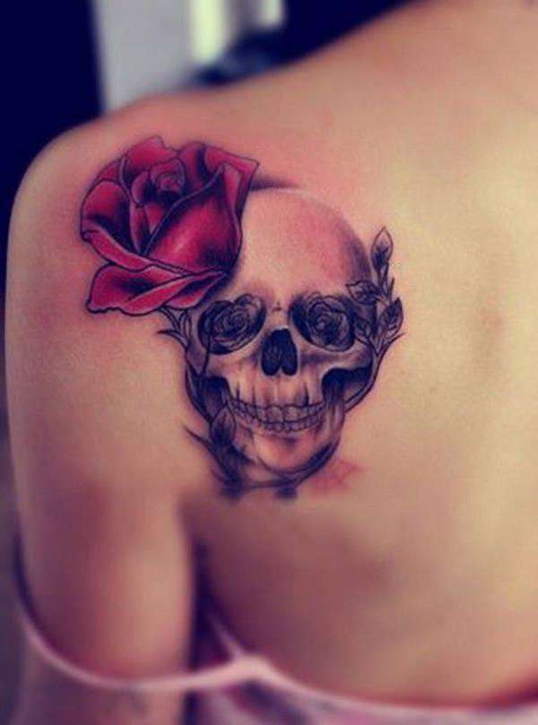 Tatuaje de calavera y rosa roja