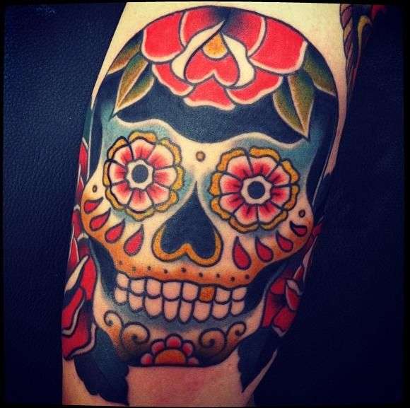 Tatuaje de calavera mexicana colores fuertes