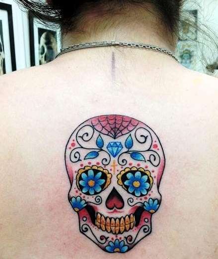 Tatuaje de calavera mexicana en espalda 2