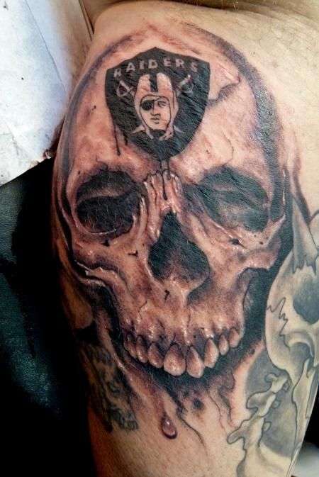 Tatuaje de calavera pirata Raiders
