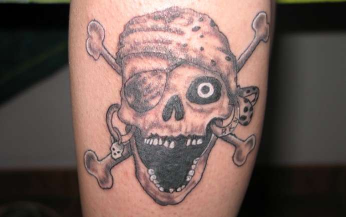Tatuaje de calavera pirata