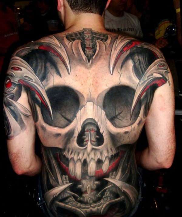 Tatuaje de calavera grande en la espalda