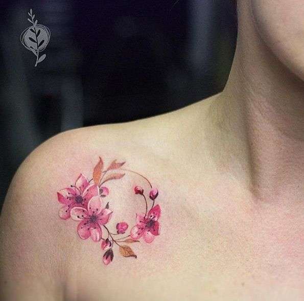 Tatuaje círculo de flores sakura