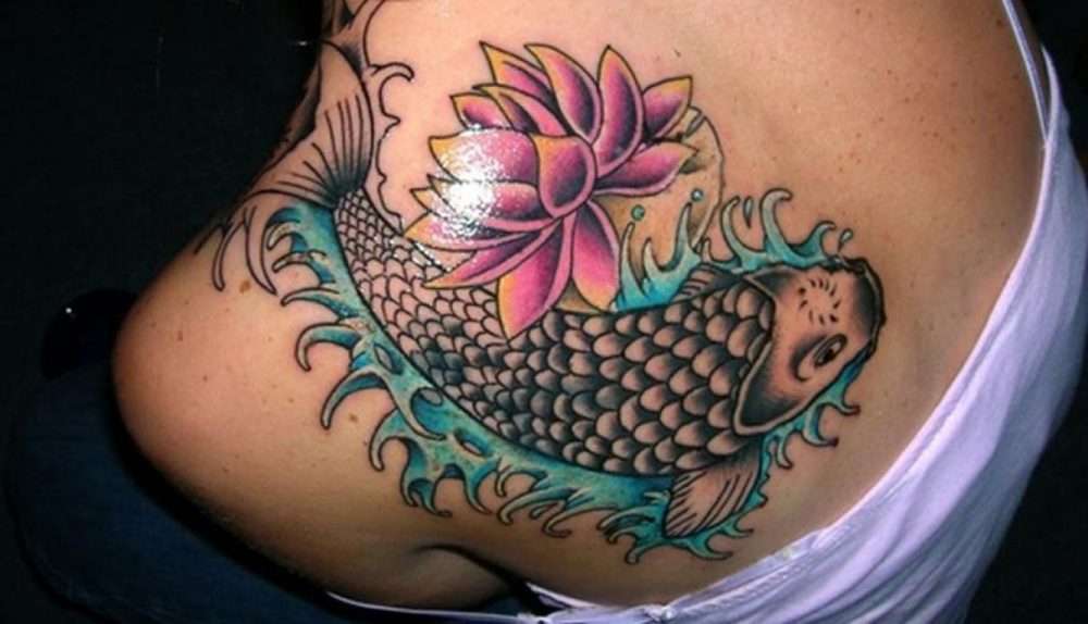 Tatuaje pez Koi y flor de loto