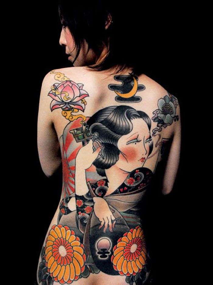 Tatuaje gran geisha en la espalda