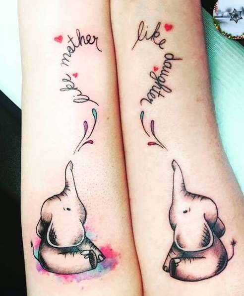 Tatuaje madre e hija elefante y frase