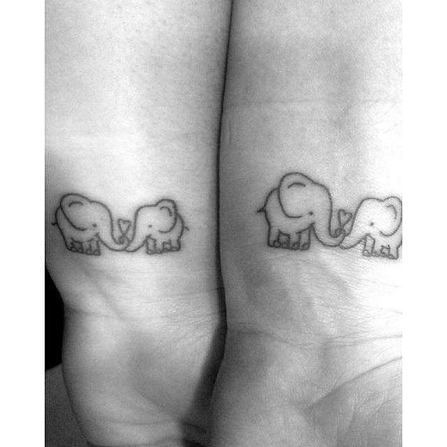 Tatuaje madre e hija dos elefantes