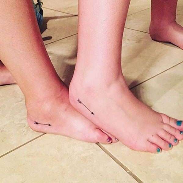 Tatuaje madre e hija flecha