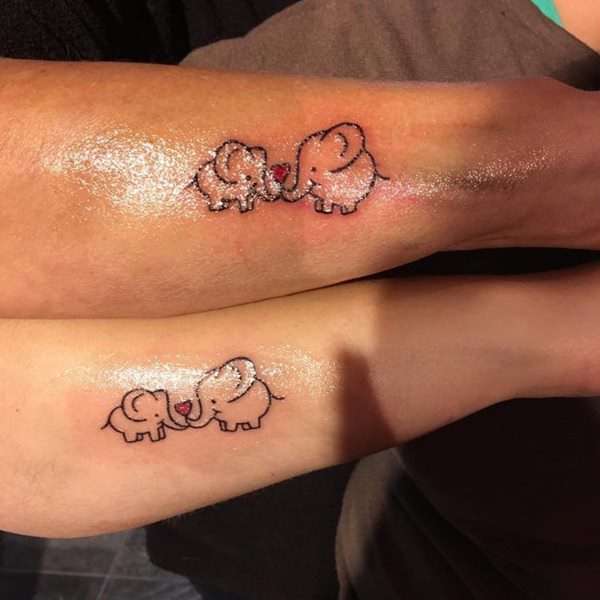 Tatuaje madre e hija elefantitos