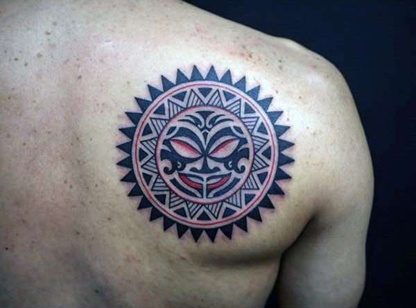 Tatuaje sol maorí