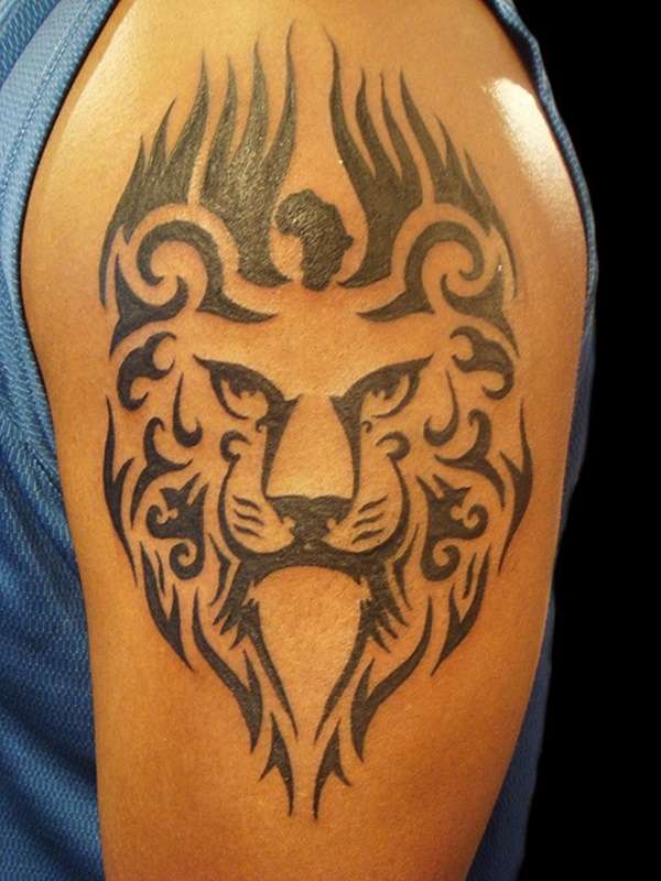 Tatuaje león tribal