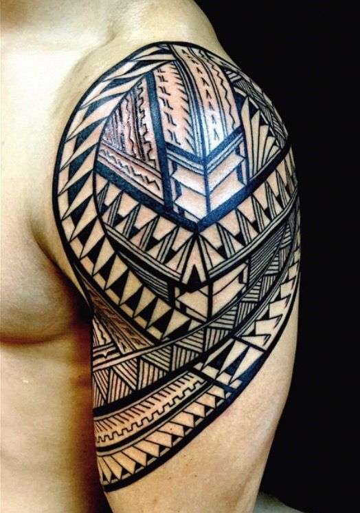 Tatuaje tribal hombro