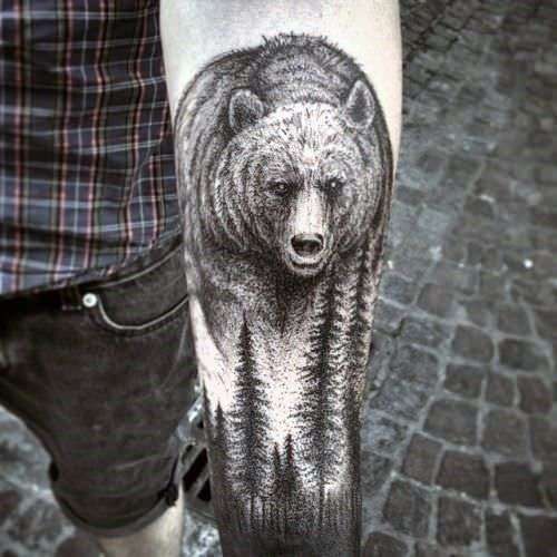 Tatuaje de oso en antebrazo