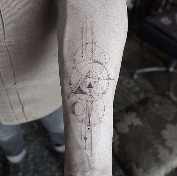 Tatuaje de formas geométricas