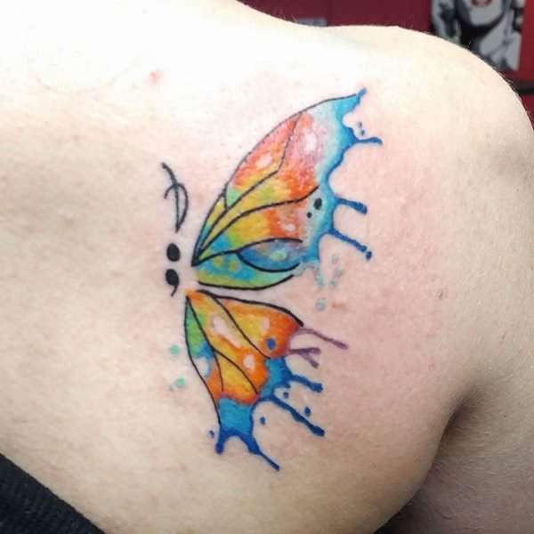tatuaje punto y coma mariposa colores