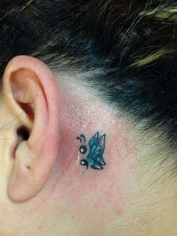  semikolon tatuering liten fjäril