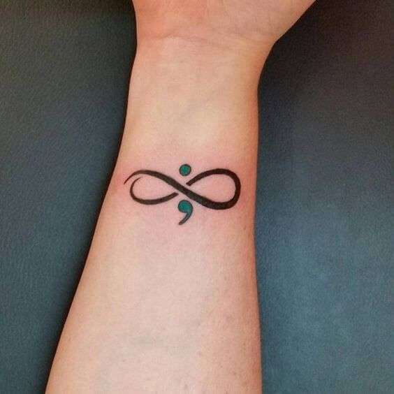 Tatuointi puolipiste infinity
