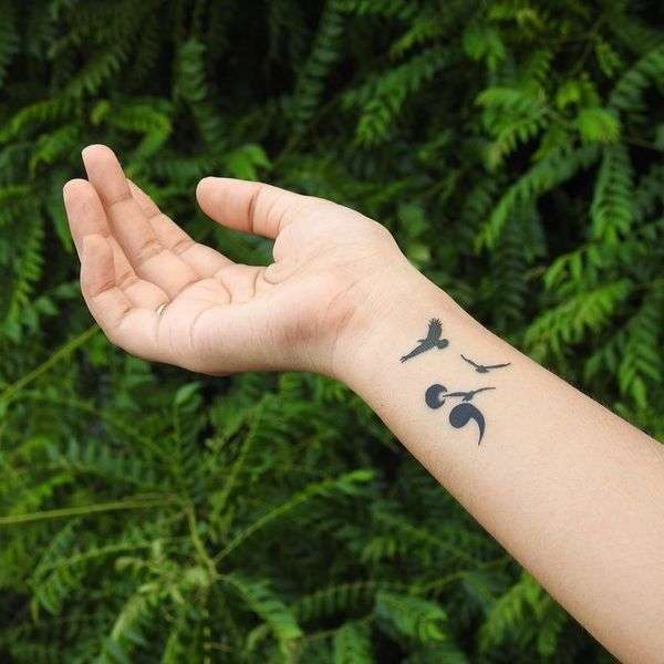 Tattoo semicolon linnut
