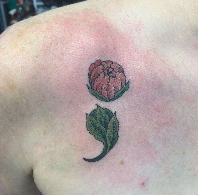 tatuering semikolon blomma