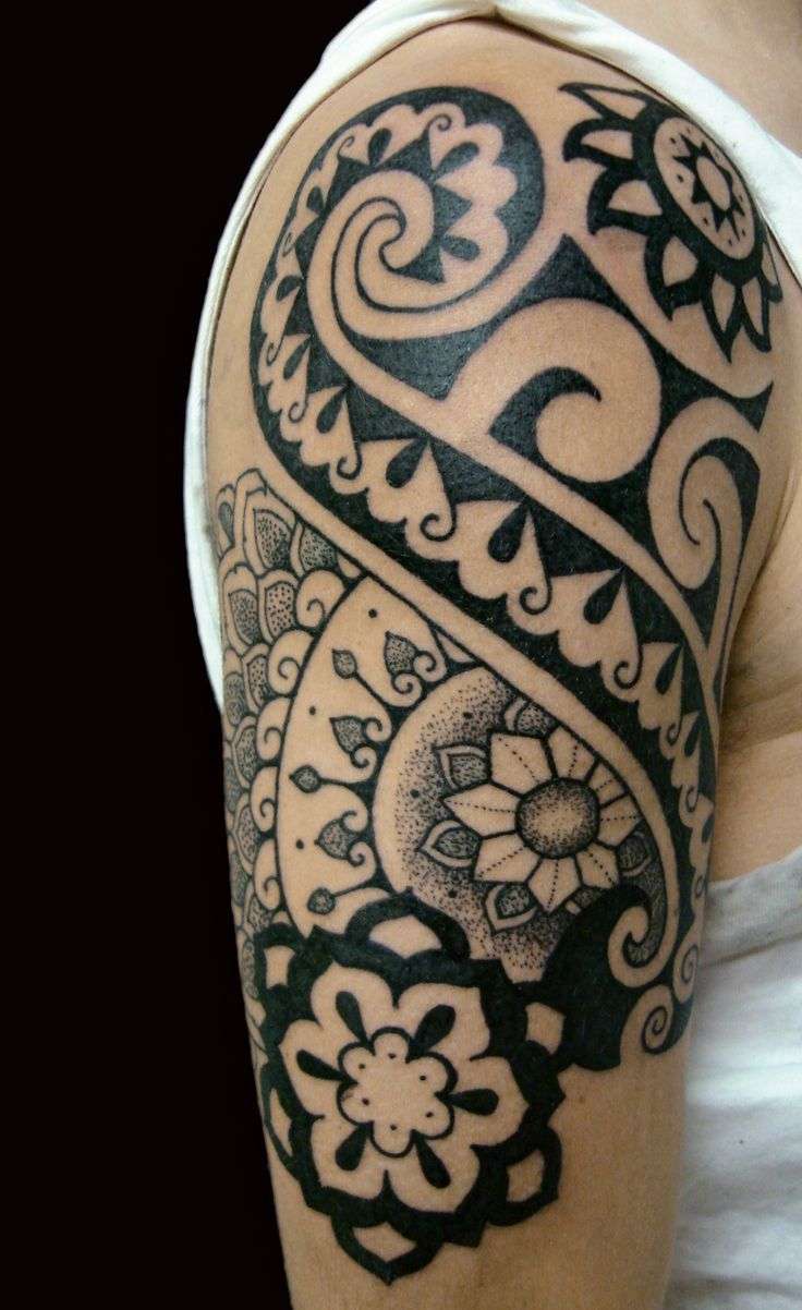 Tatuaje tribal flores