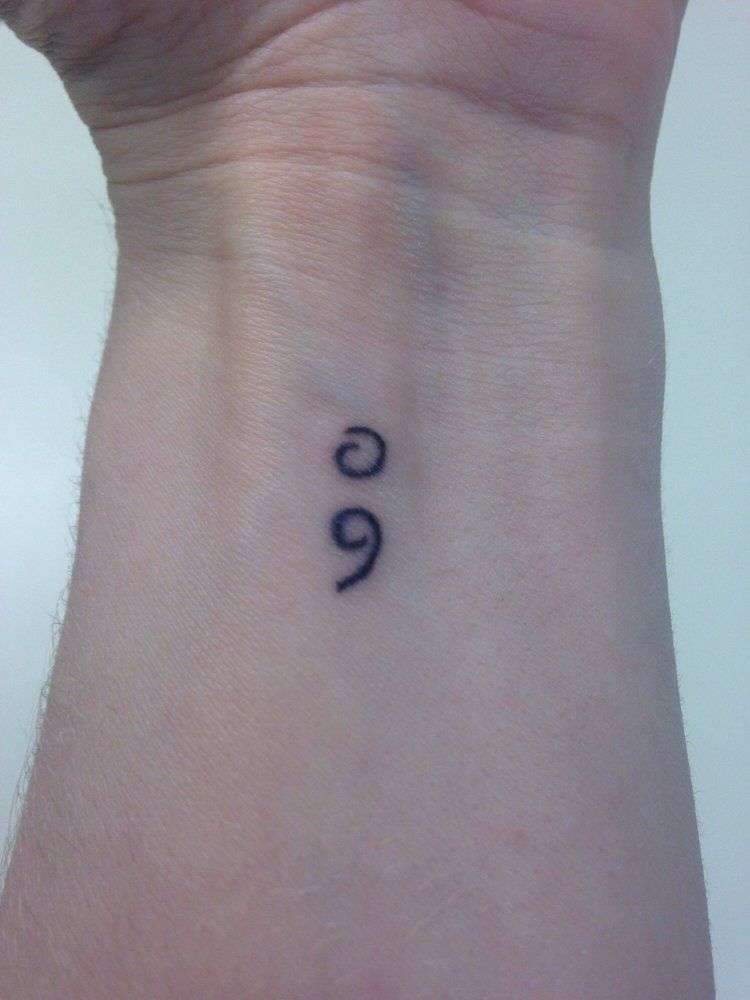 tatuering semikolon spiral