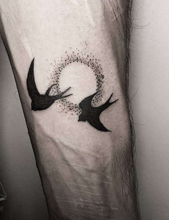 Tatuajes pequeños - aves y luna