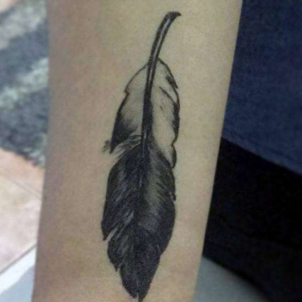 Tatuajes pequeños - pluma