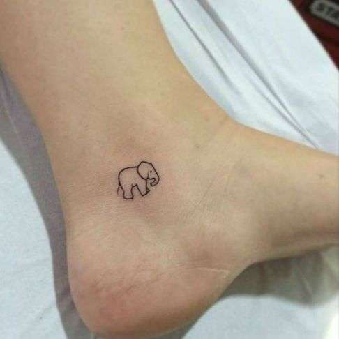 Tatuaje pequeño - elefante en tobillo