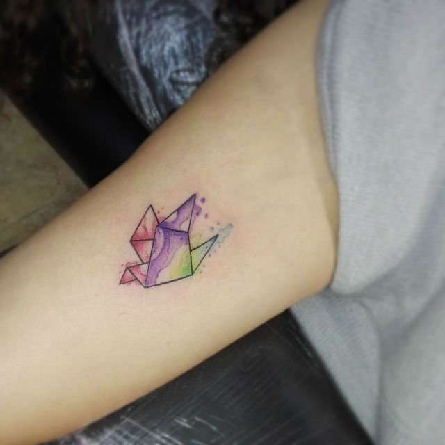 Tatuaje pequeño de ave en origami