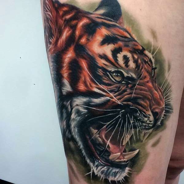 Tatuaje en el muslo - tigre