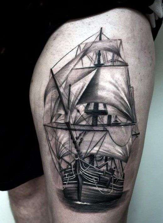 Tatuaje en el muslo : barco velero