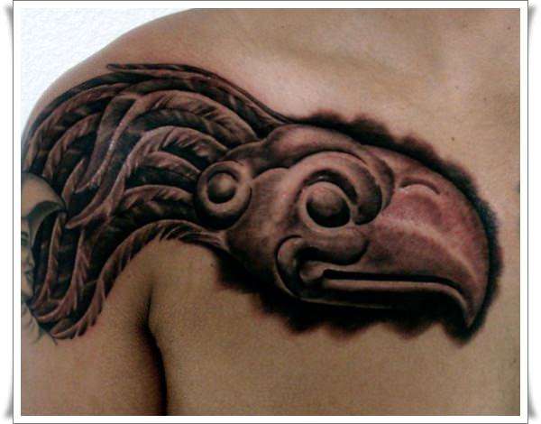 Tatuaje azteca - cabeza de águila