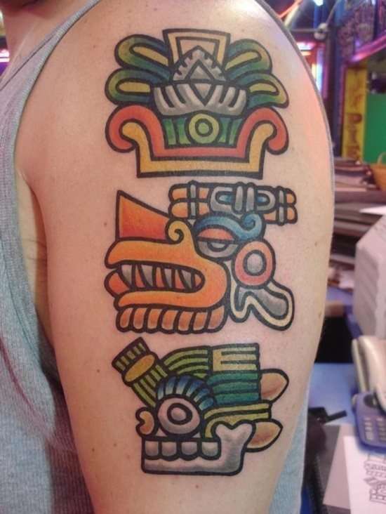 Tatuaje tótem azteca