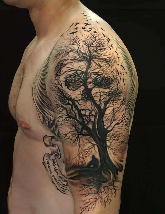 Tatuaje de árbol y calavera