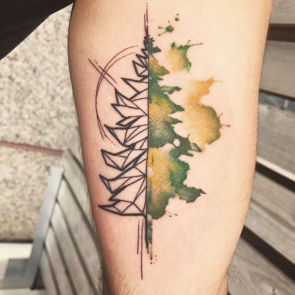 Tatuaje de árbol acuarela y geométrico