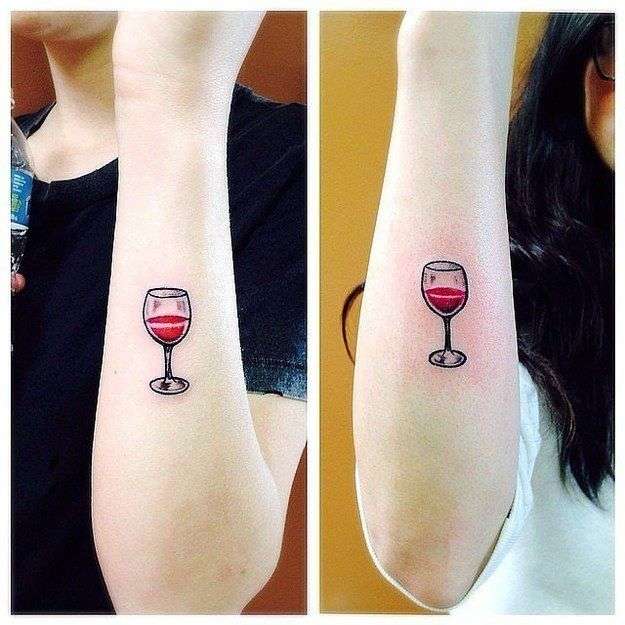Tatuaje de mejores amigas - copa de vino