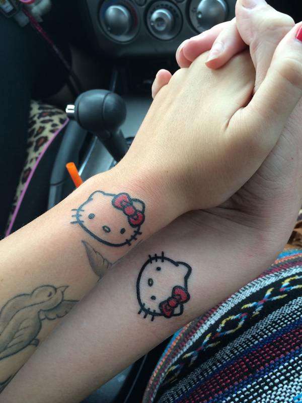 Tatuaje de mejores amigas - Hello Kitty
