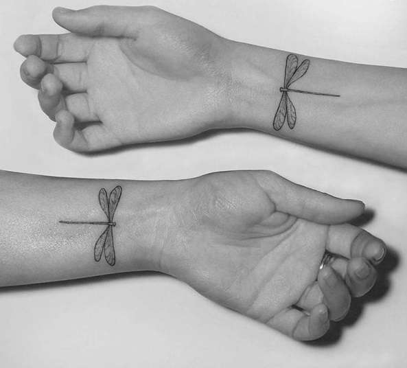 Tatuaje de mejores amigas - libélulas