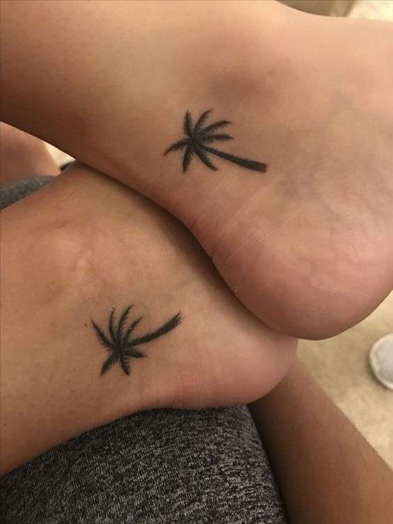 Tatuaje de mejores amigas palmeras