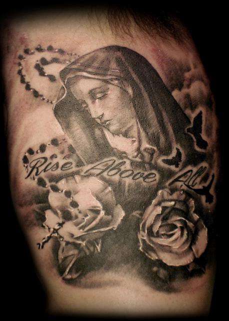 Tatuajes cristianos - Virgen María y rosario
