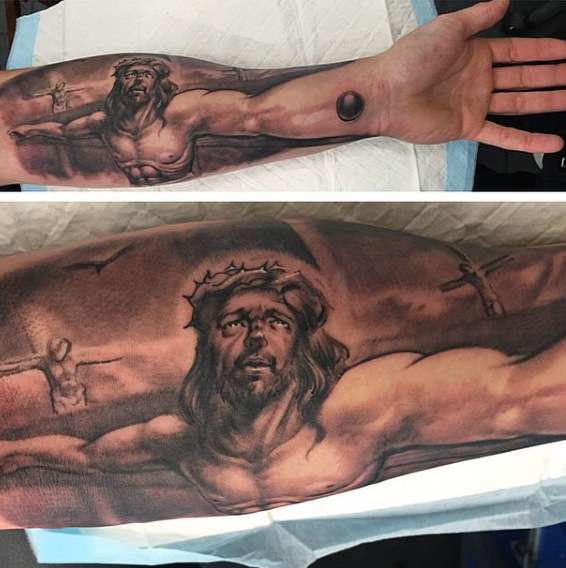 Tatuaje de Jesús en el antebrazo