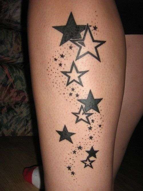 Tatuaje de estrellas en negro y blanco