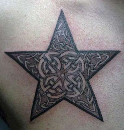 Tatuaje de estrella estilo celta