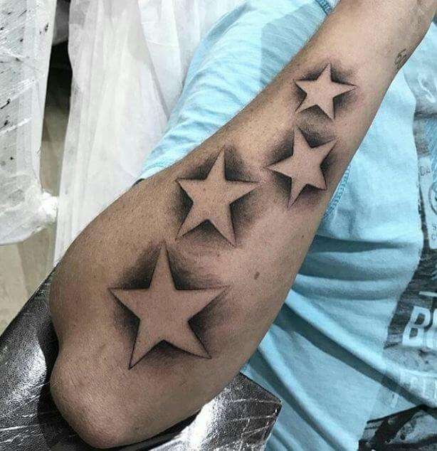 Tatuaje de estrellas en negativo
