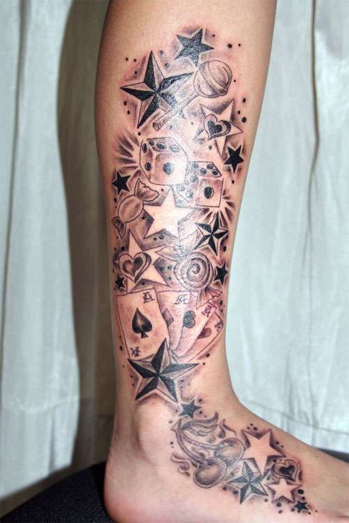 Tatuaje de estrellas y otros símbolos