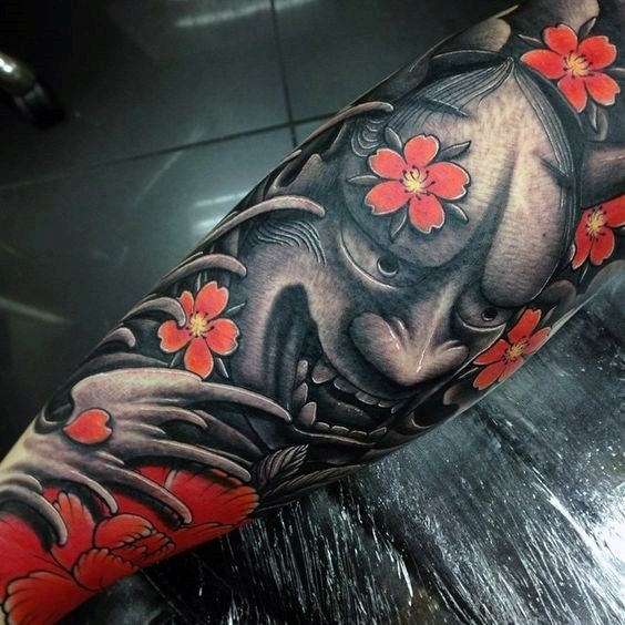 Tatuaje flores de cerezo y Hannya
