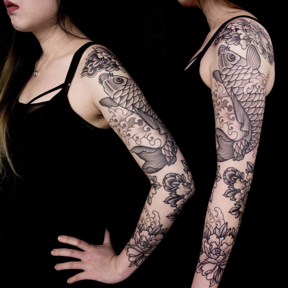 Tatuaje de pez koi negro - manga completa
