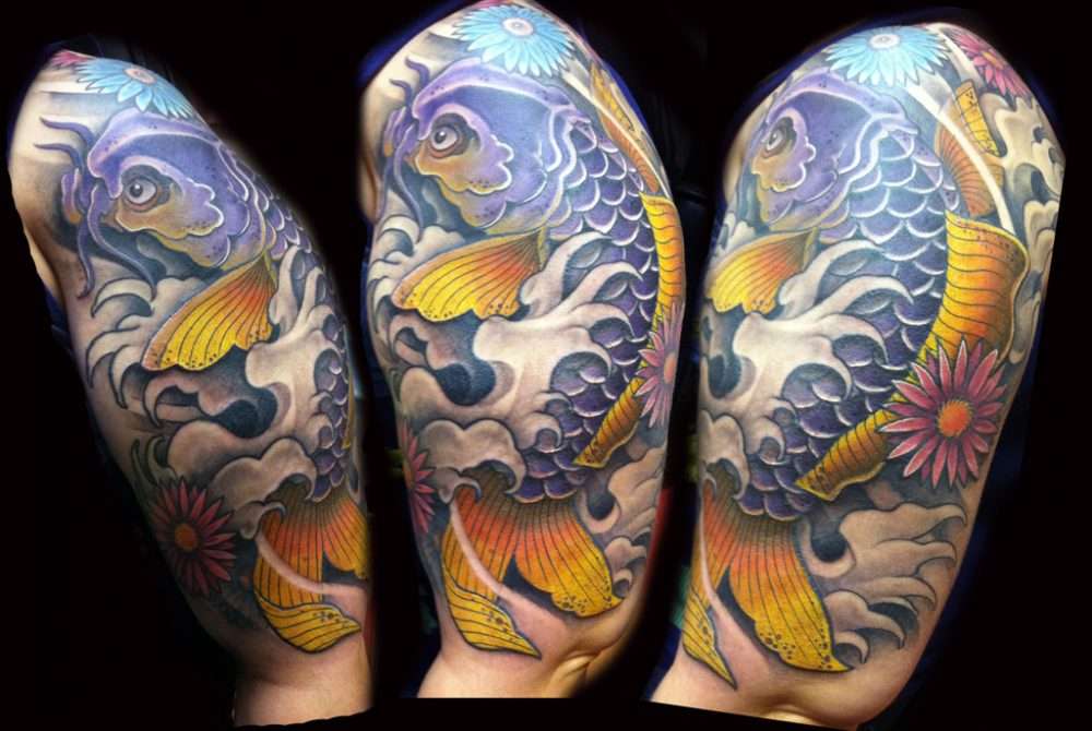Tatuaje de pez koi violeta