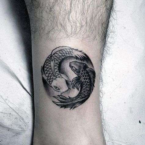 Tatuaje de peces koi Ying y Yang - blanco y negro